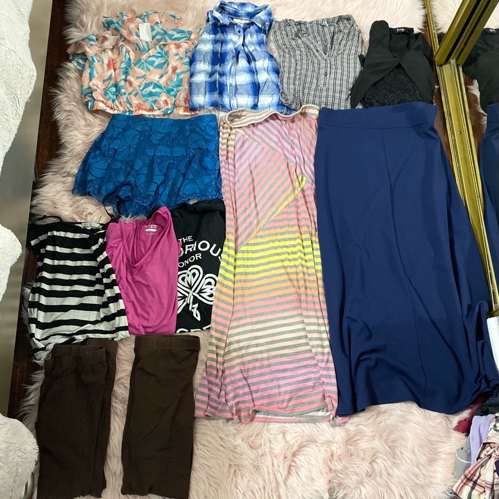 Women size large clothing bundle